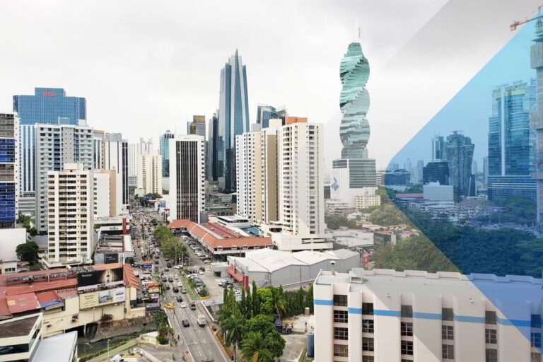 Stockfoto von Panama City zum Artikel über das Investorenvisum für Panama - bekannt als Qualifiziertes Investorenvisum in Panama
