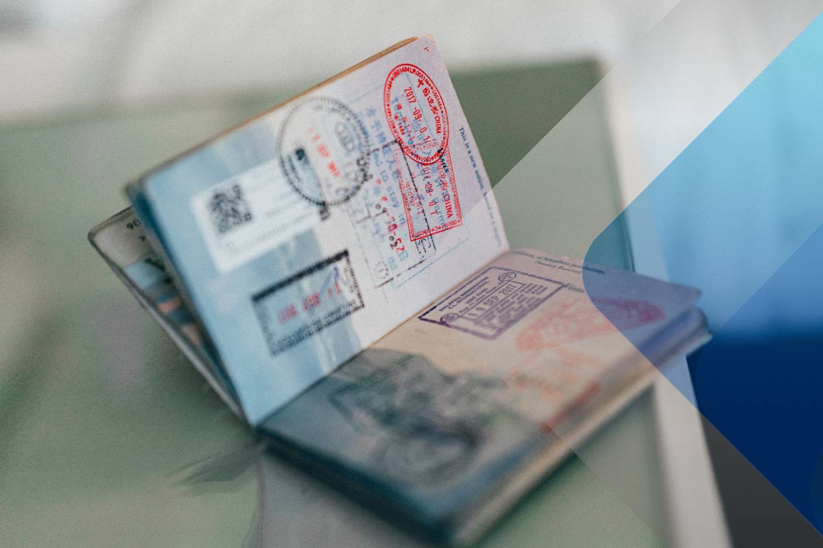 En Panamá no existe el documento conocido como visado de trabajo, ya que los extranjeros deben obtener primero un visado de inmigración antes de solicitar un permiso de trabajo.