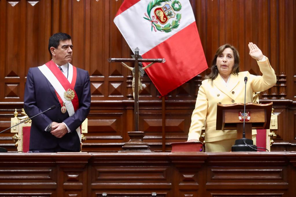 Dina Boluarte toma posse como presidente do Peru a 7 de Dezembro de 2022. Foto: Ministério do Interior do Peru