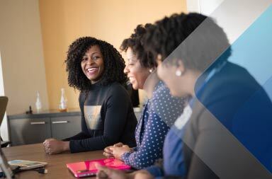 Grupo de trabajadores para ilustrar un artículo sobre contratación internacional