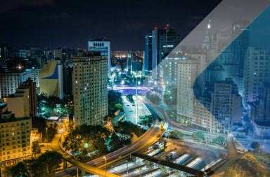 Uma foto de São Paulo por Vanessa Bumbeers no Unsplash para ilustrar um artigo sobre a contratação de autônomos no Brasil.