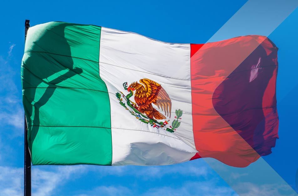 Mexican flag to illustrate article on aguinaldo in Mexico. By Alexander Schimmeck on Unsplash