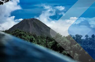 Cerro Verde volcano outside Santa Ana. Photo by Jennie Clavel on Unsplash.